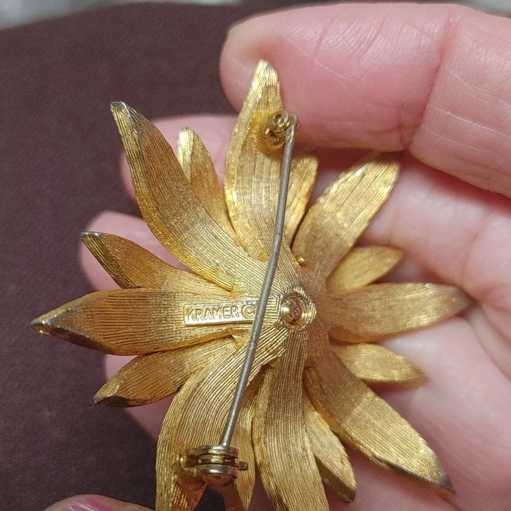 Kramer VTG Elegant Gold Flower Brooch